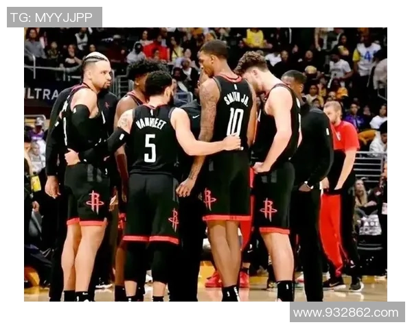 雄鹿与火箭首节较量精彩纷呈球员表现引人瞩目 雄鹿与火箭首节较量精彩纷呈球员表现引人瞩目